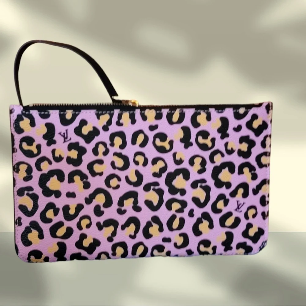 Louis Vuitton Pink Cheetah Wild at Heart Neverfull Pochette MM or GM Wristlet 18 - Picture 1 of 12